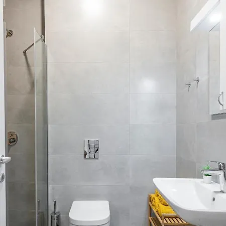 Vertigo Modern Studio-free Private Parking-fast Wi-fi Apartment