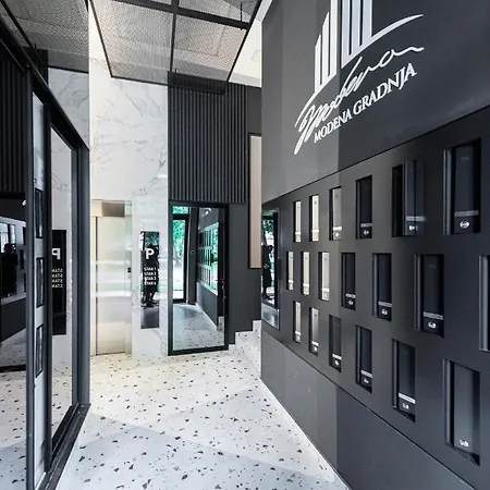 Vertigo Modern Studio-free Private Parking-fast Wi-fi アパート