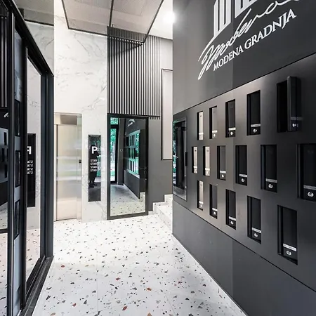 Apartman Vertigo Modern Studio-free Private Parking-fast Wi-fi Újvidék