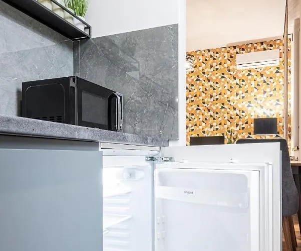 Apartman Vertigo Modern Studio-free Private Parking-fast Wi-fi Újvidék